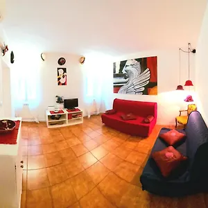 The Hatter's Apartamento