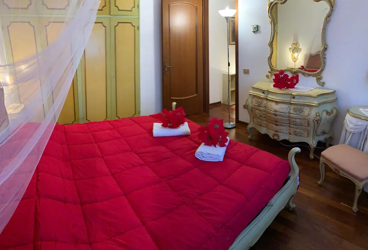 Royal Guest House Velence 0*,